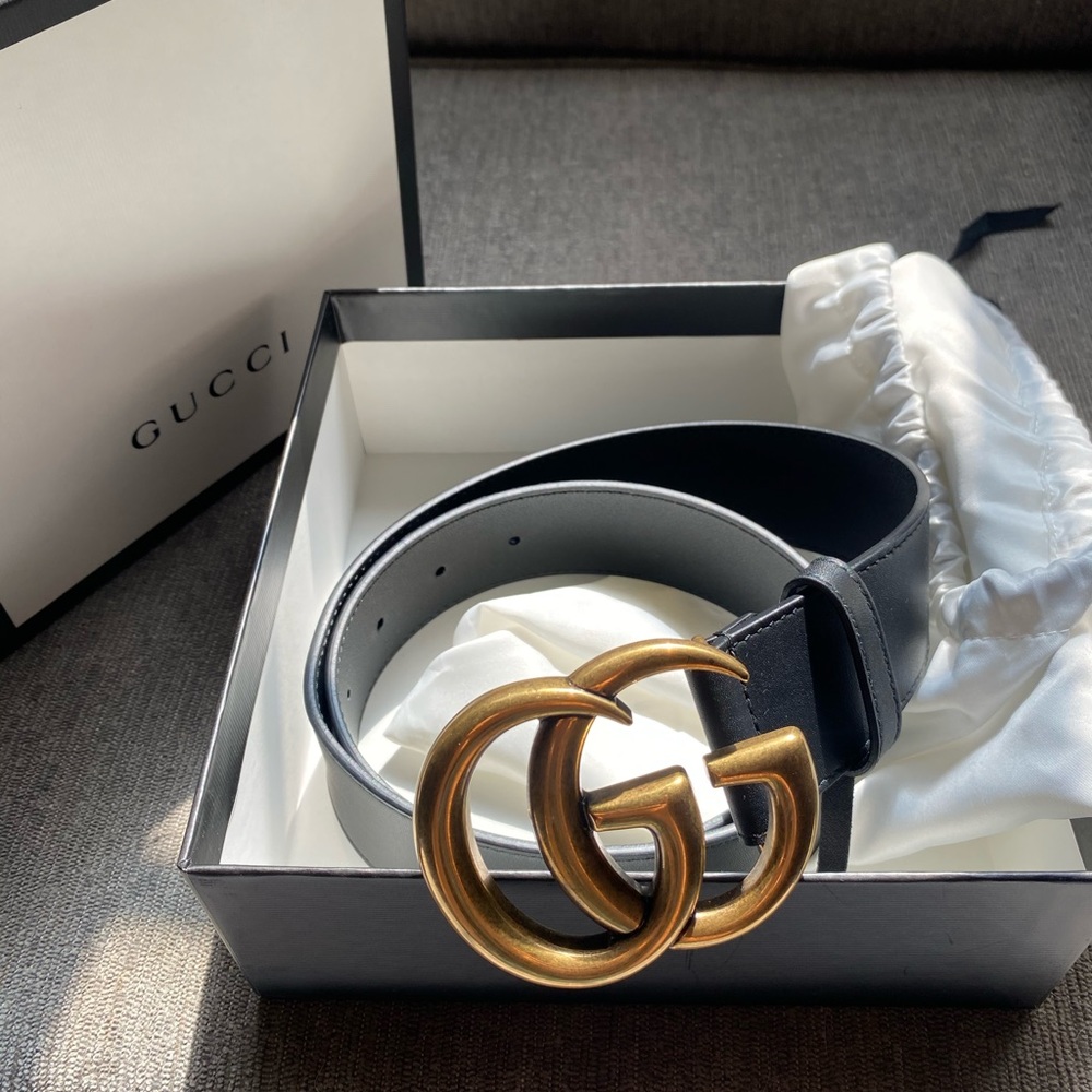Gucci belt size 75.30 black and gold